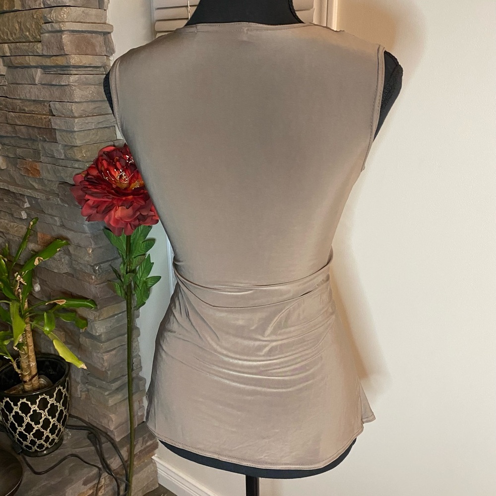 ❤️Mocha front knot sleeveless, dressy top NWOT - Picture 3 of 10